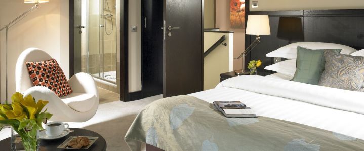 Hotel &